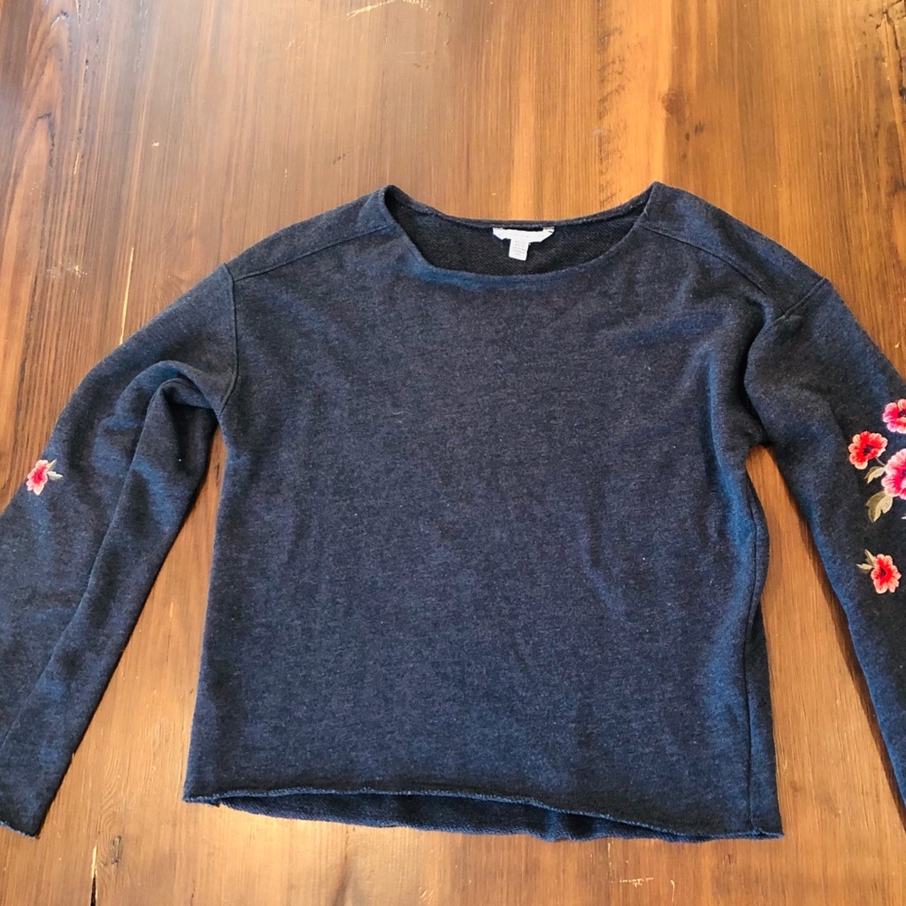 💙🌺navy flowered ae long sleeve crop top🌺💙